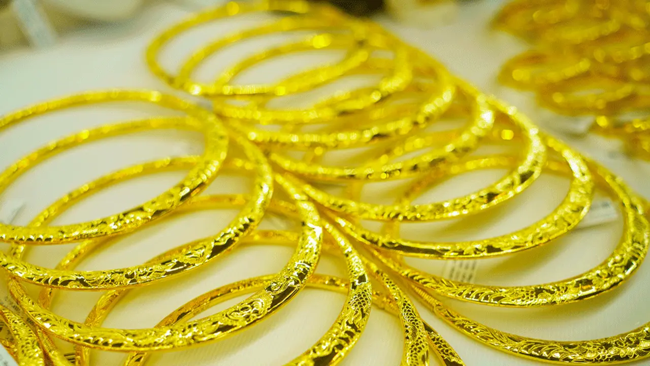 أسعار الذهب الخالص والخواتم تواصل انخفاضها بعد توقف الاتجاه الصعودي في الأسواق